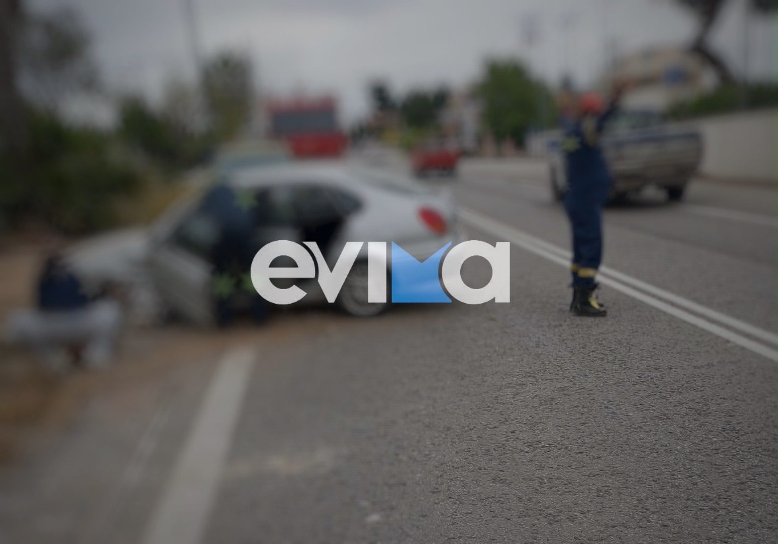 Σοβαρό τροχαίο στην Ερέτρια με εγκλωβισμό ηλικιωμένου