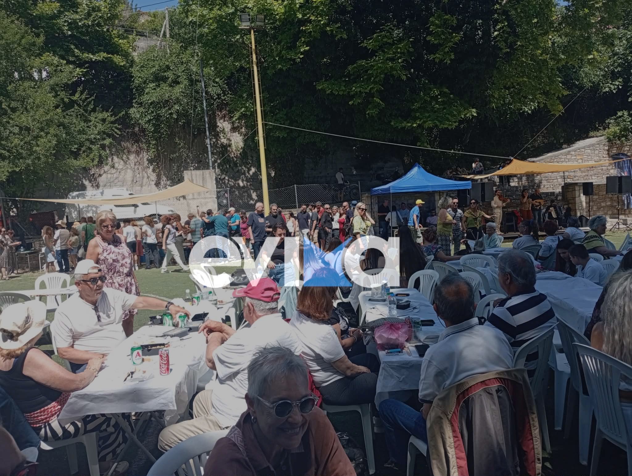 Βούλιαξε από κόσμο μεσημεριάτικα αυτό το χωριό της Εύβοιας