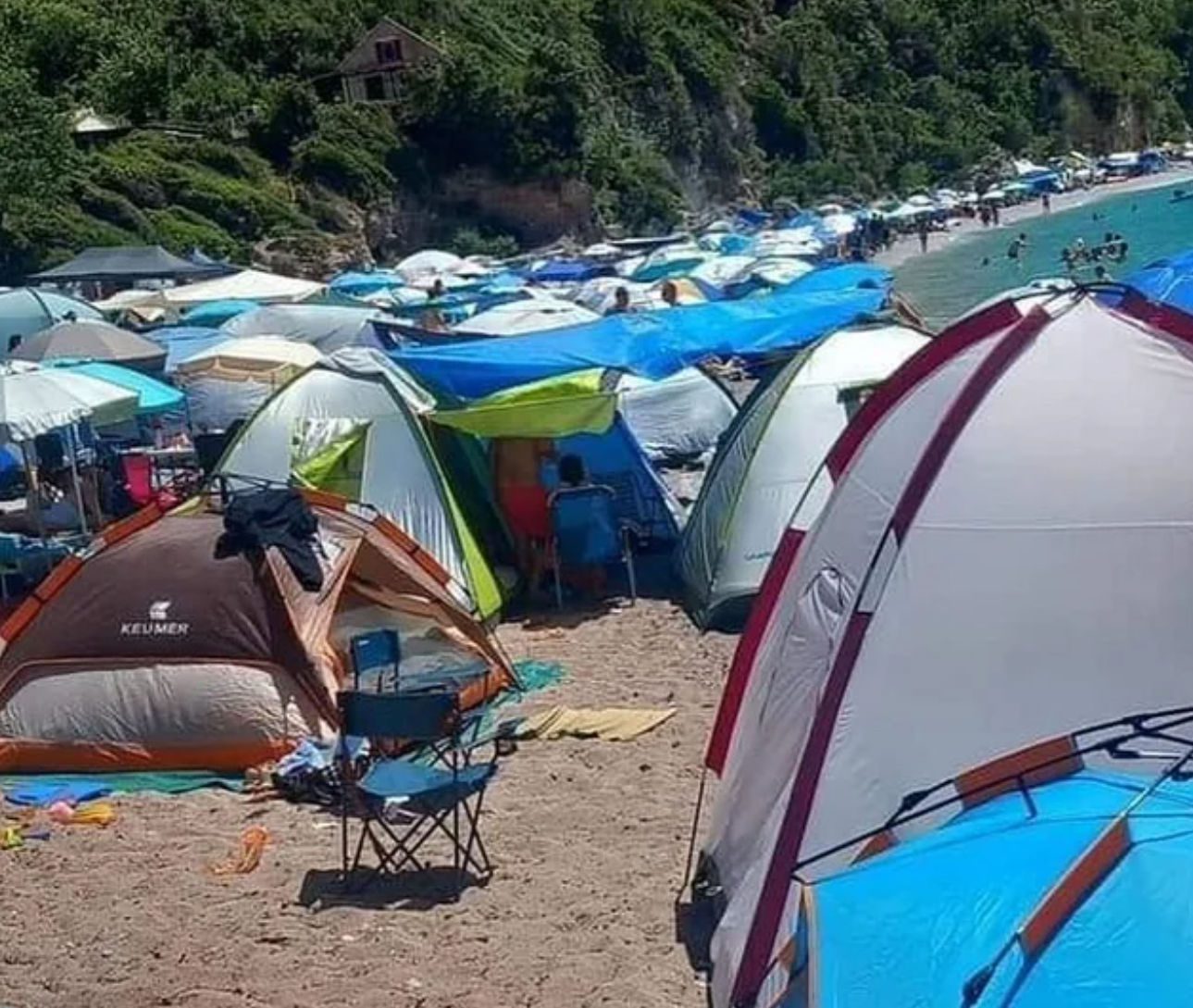 Τέλος στο άναρχο κάμπινγκ στην Εύβοια: Αρχίζουν πρόστιμα και συλλήψεις
