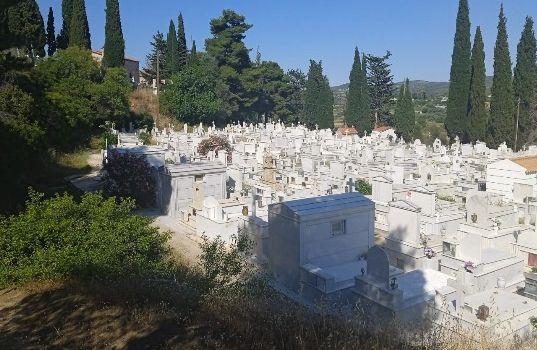 Έκτακτη ανακοίνωση για νεκροταφεία στην Εύβοια – Τι έχει συμβεί