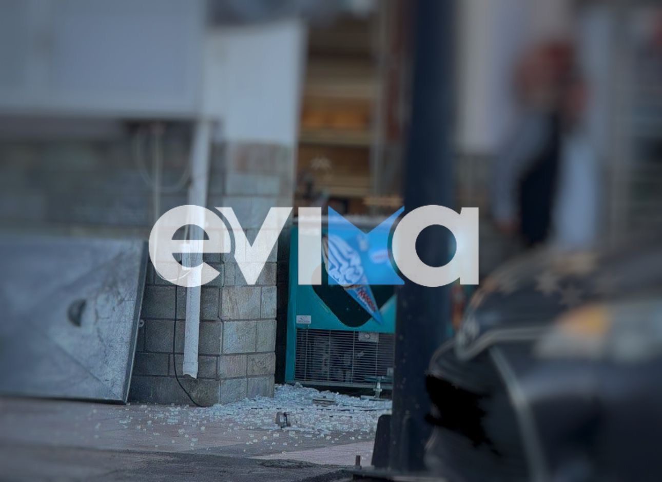Σοβαρό περιστατικό σε γνωστό φούρνο στην Εύβοια: Μηχανή έπεσε πάνω στην είσοδο