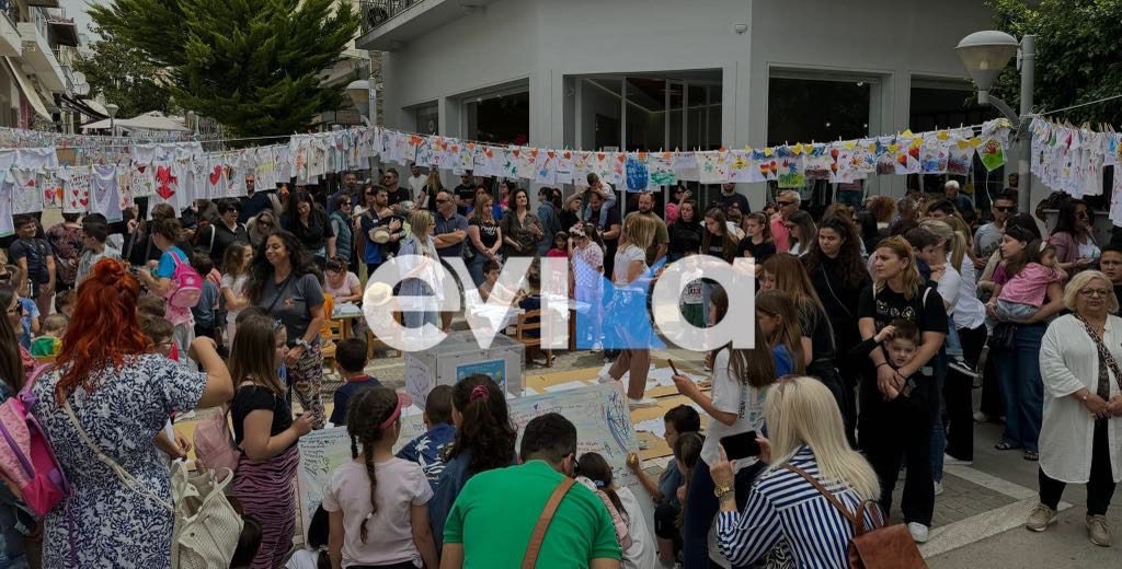 Απλώνουν μπουγάδα σε κεντρική πλατεία της Εύβοιας -Δείτε τον λόγο