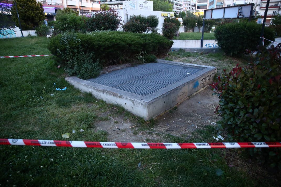 Μυστήριο με τη σορό άντρα σε φρεάτιο πάρκινγκ στη Θεσσαλονίκη