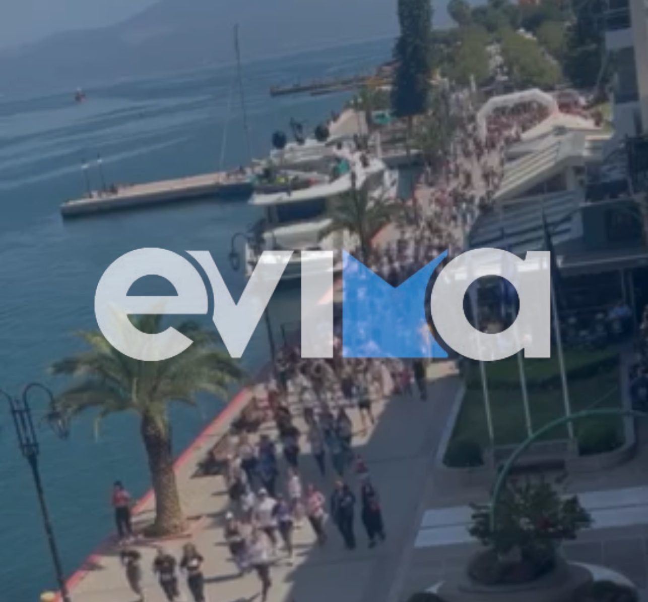 Μαμάδες και κόρες κατέκλυσαν την παραλία της Χαλκίδας – Δείτε βίντεο