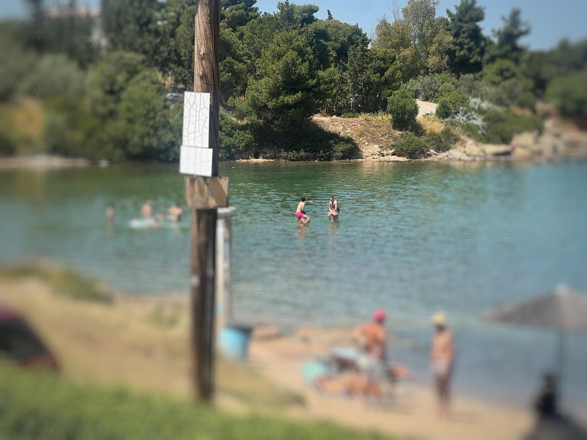 Εύβοια: «Βούλιαξαν» οι παραλίες από νωρίς – Στους 33 βαθμούς η θερμοκρασία
