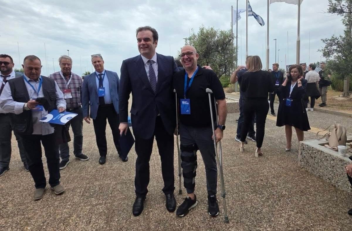 Από το χειρουργείο με πατερίτσες στο συνέδριο της ΝΔ ο πρόεδρος της ΔΕΕΠ Εύβοιας