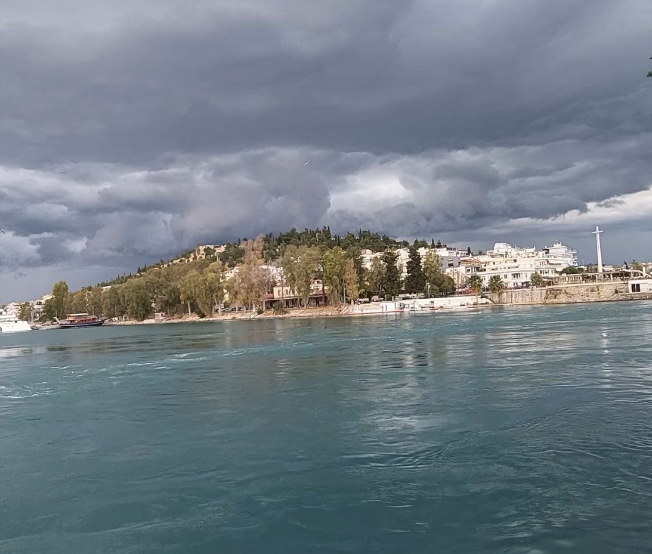 Χειμωνιάτικο το σκηνικό του καιρού σήμερα στην Εύβοια – Πότε θα βρέξει