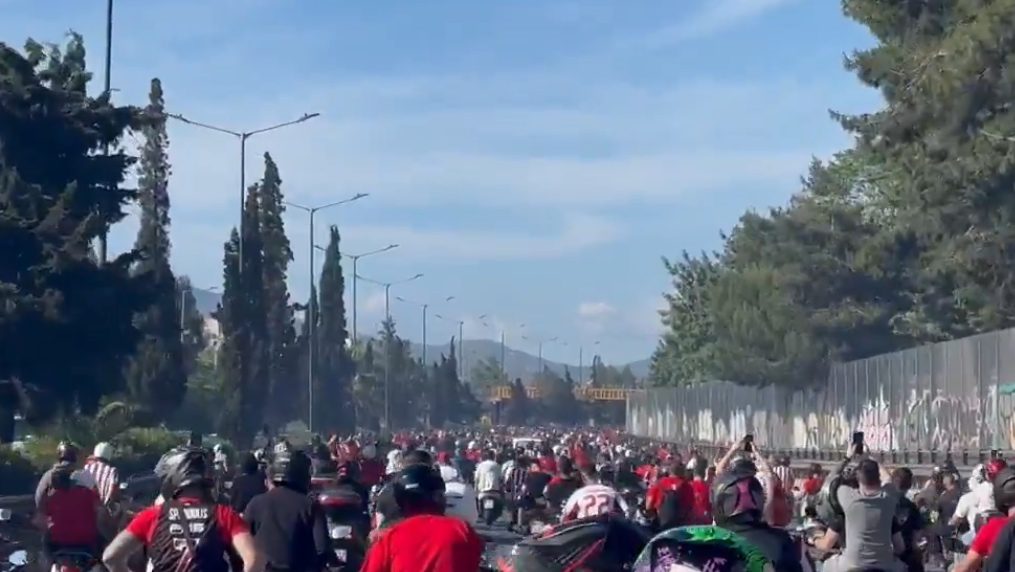 Ολυμπιακός – Ρεάλ: Συγκλονιστικά βίντεο από την ερυθρόλευκη μηχανοκίνητη πορεία προς το T-Center