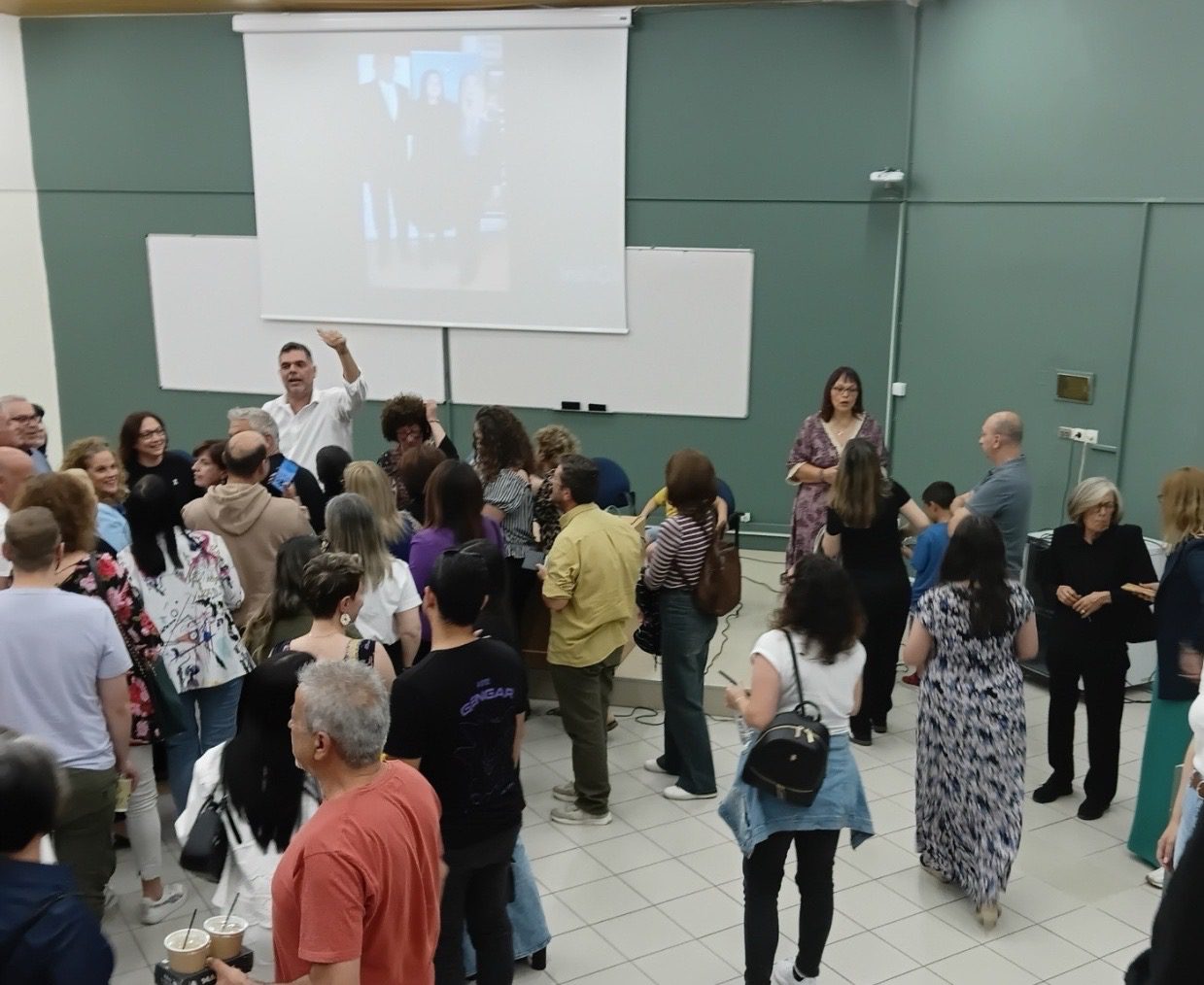 Συγκίνησε στα Ψαχνά ο Δημήτρης Παπανικολάου σε εκδήλωση για τον αυτισμό