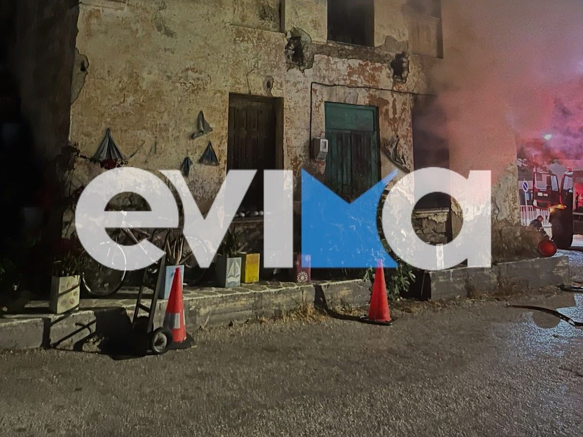 Συναγερμός τα ξημέρωμα στη Σκύρο: Φωτιά σε εγκαταλελειμμένο κτίριο