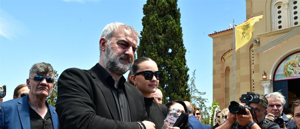 Σπαρακτικός ο επικήδειος του Τραϊανού Δέλλα: Αν ήξερα τι θα με περίμενε και πάλι εσένα θα διάλεγα