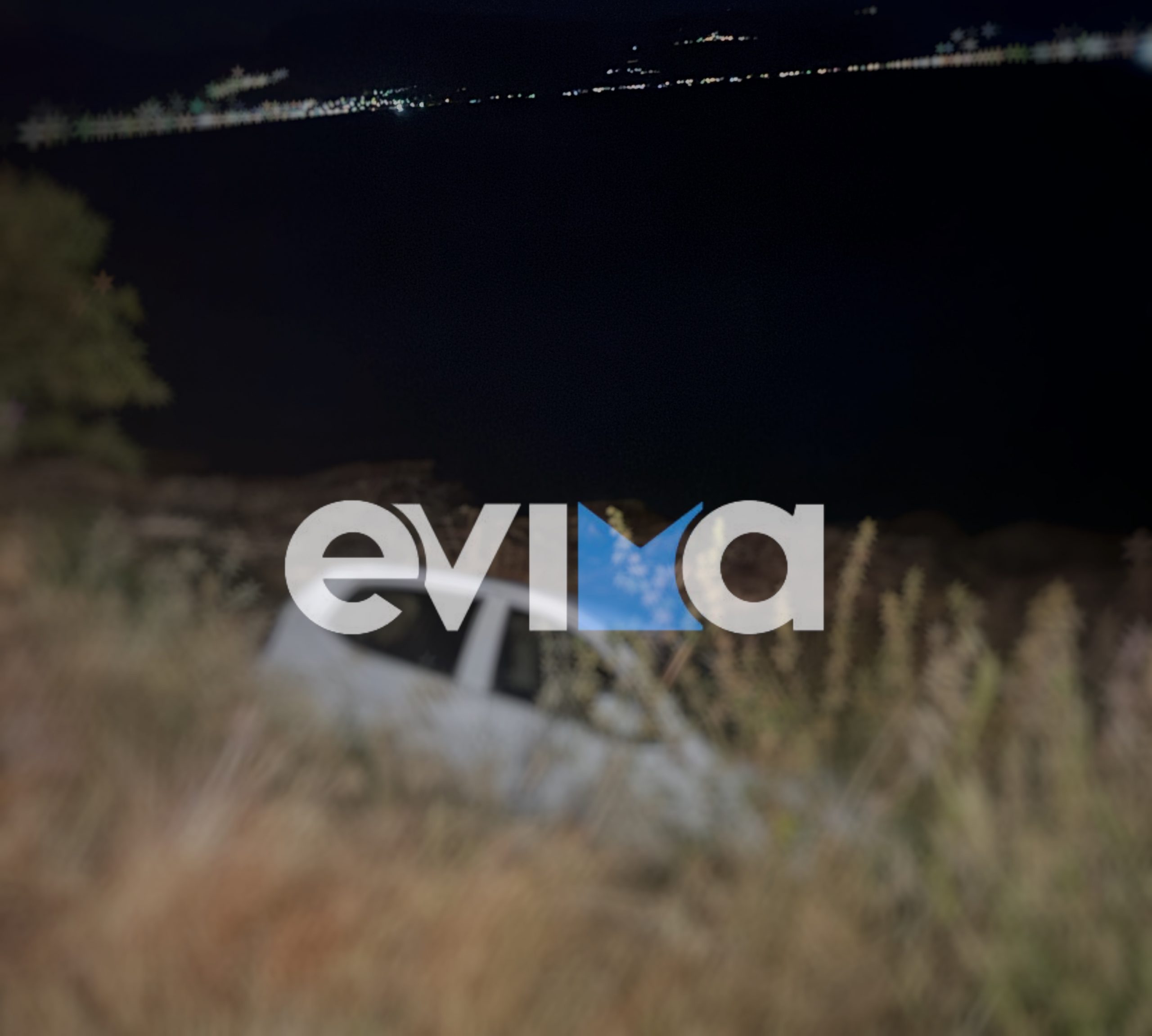 Χαλκίδα: Αυτοκίνητο εκτός ελέγχου κατέληξε μια ανάσα από τη θάλασσα