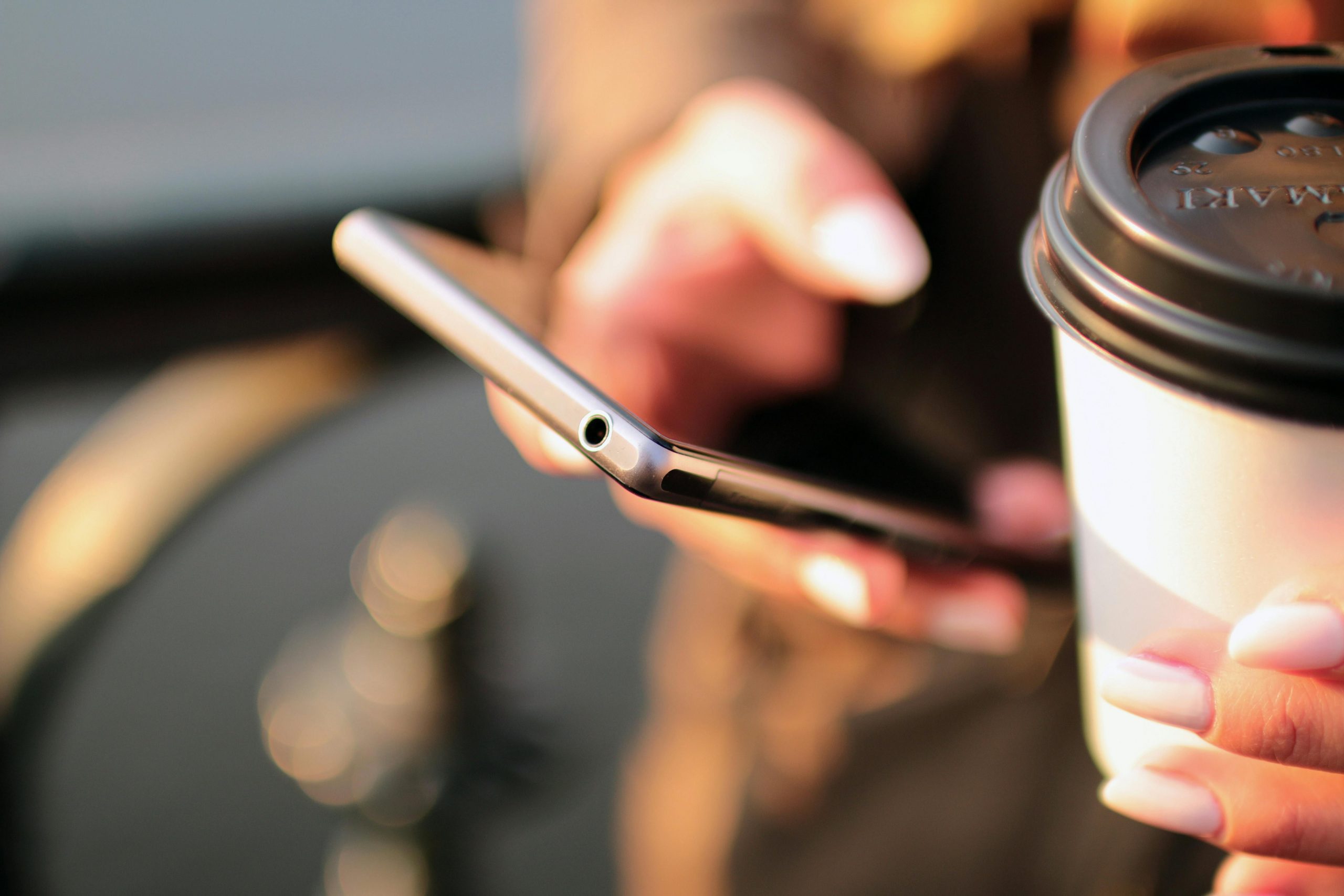 Χαμός με το «κρυφό κόλπο» στο iPhone που… προδίδει τους άπιστους