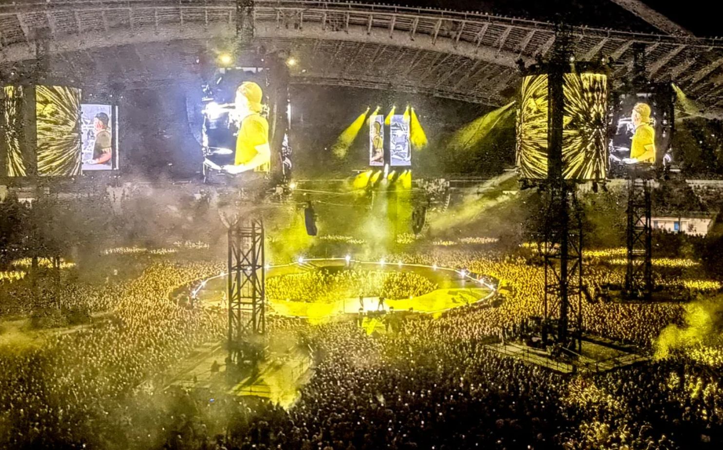 Οι Metallica «ισοπέδωσαν» το ΟΑΚΑ με… συρτάκι και «Τρύπες» (videos)