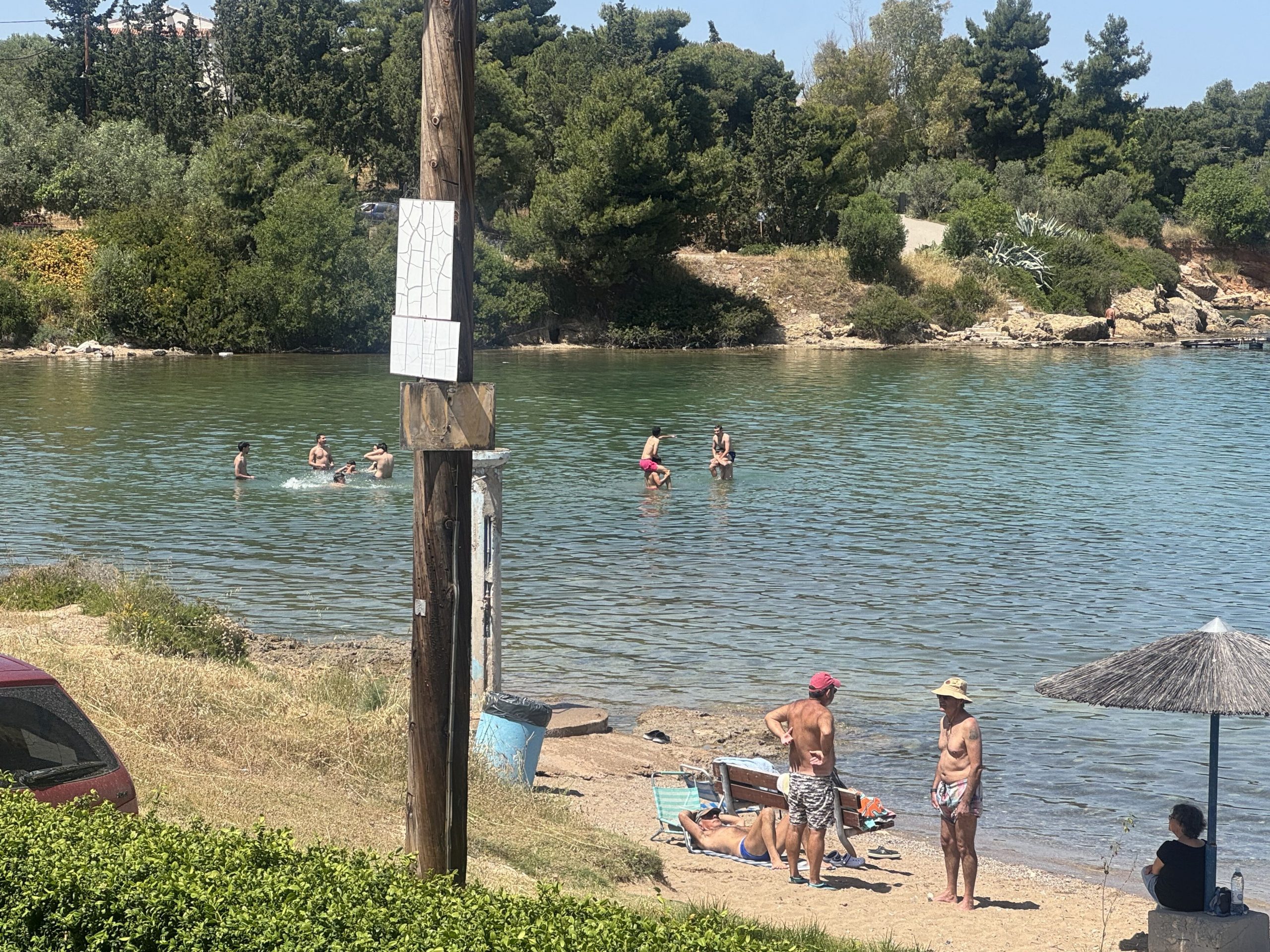 Εύβοια: «Βούλιαξαν» οι παραλίες από νωρίς – Στους 33 βαθμούς η θερμοκρασία