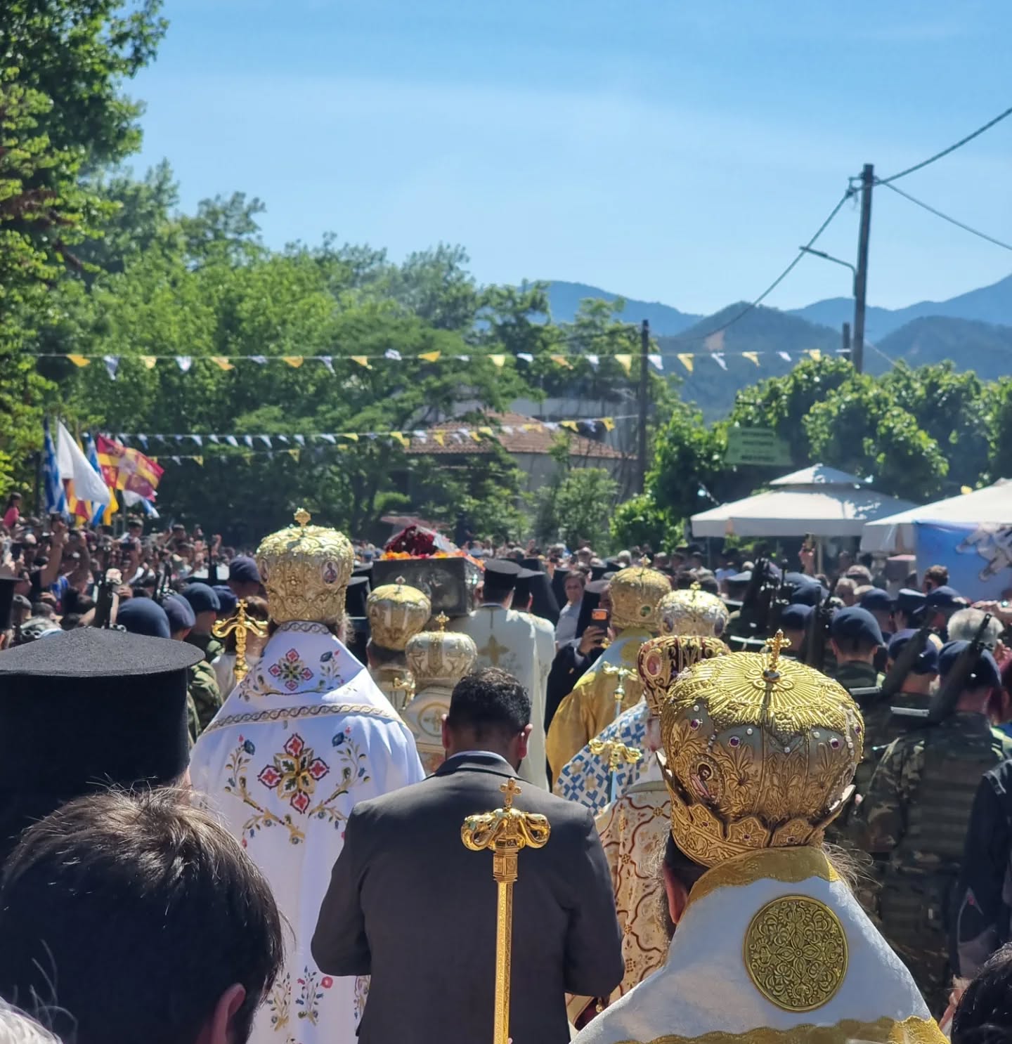 Εύβοια: «Βούλιαξε» από πιστούς η μεγάλη γιορτή του θαυματουργού Αγίου Ιωάννη του Ρώσου