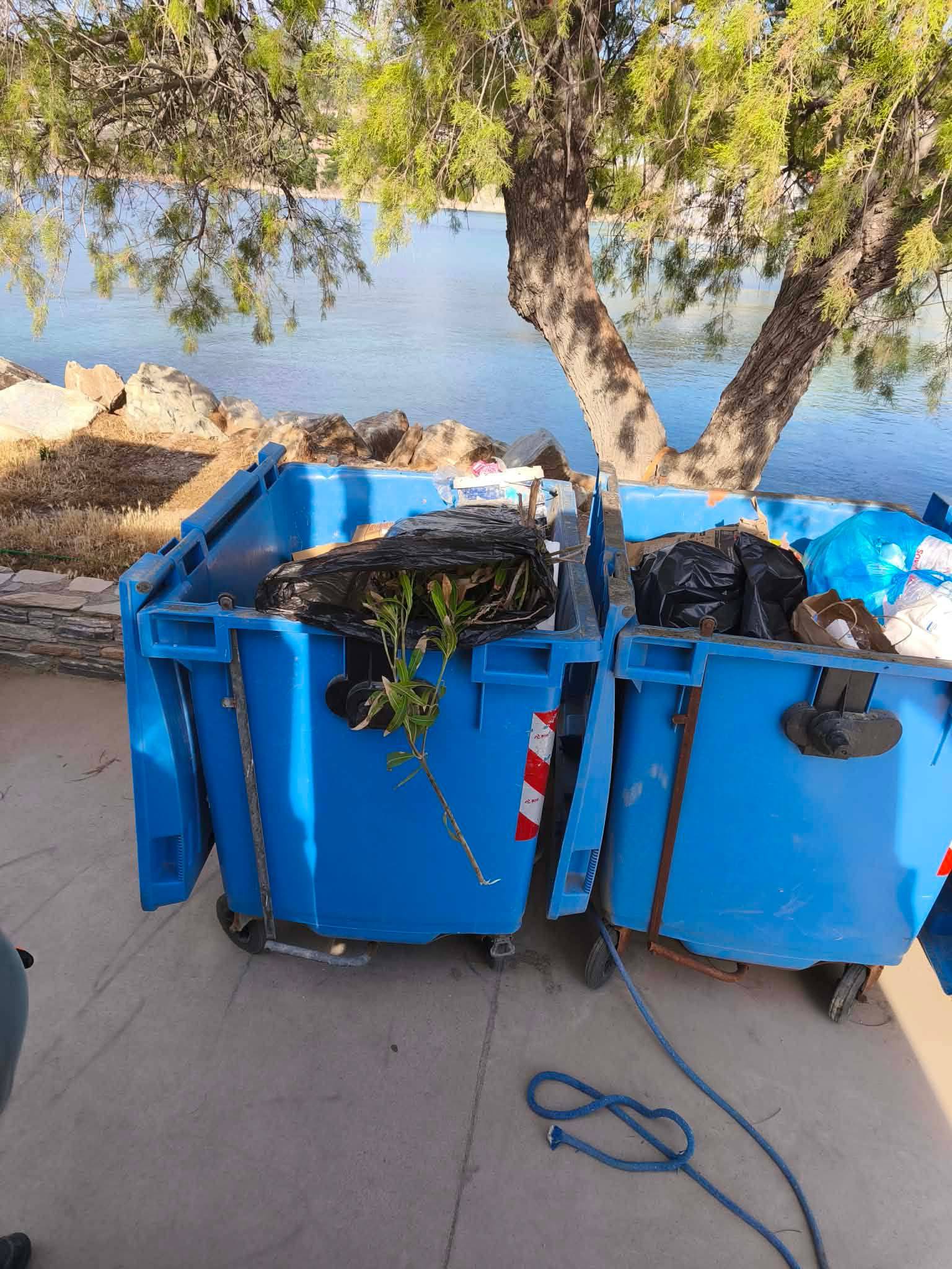 Εύβοια: Εικόνες ντροπής στους μπλε κάδους – Σήμα κινδύνου για την ανακύκλωση