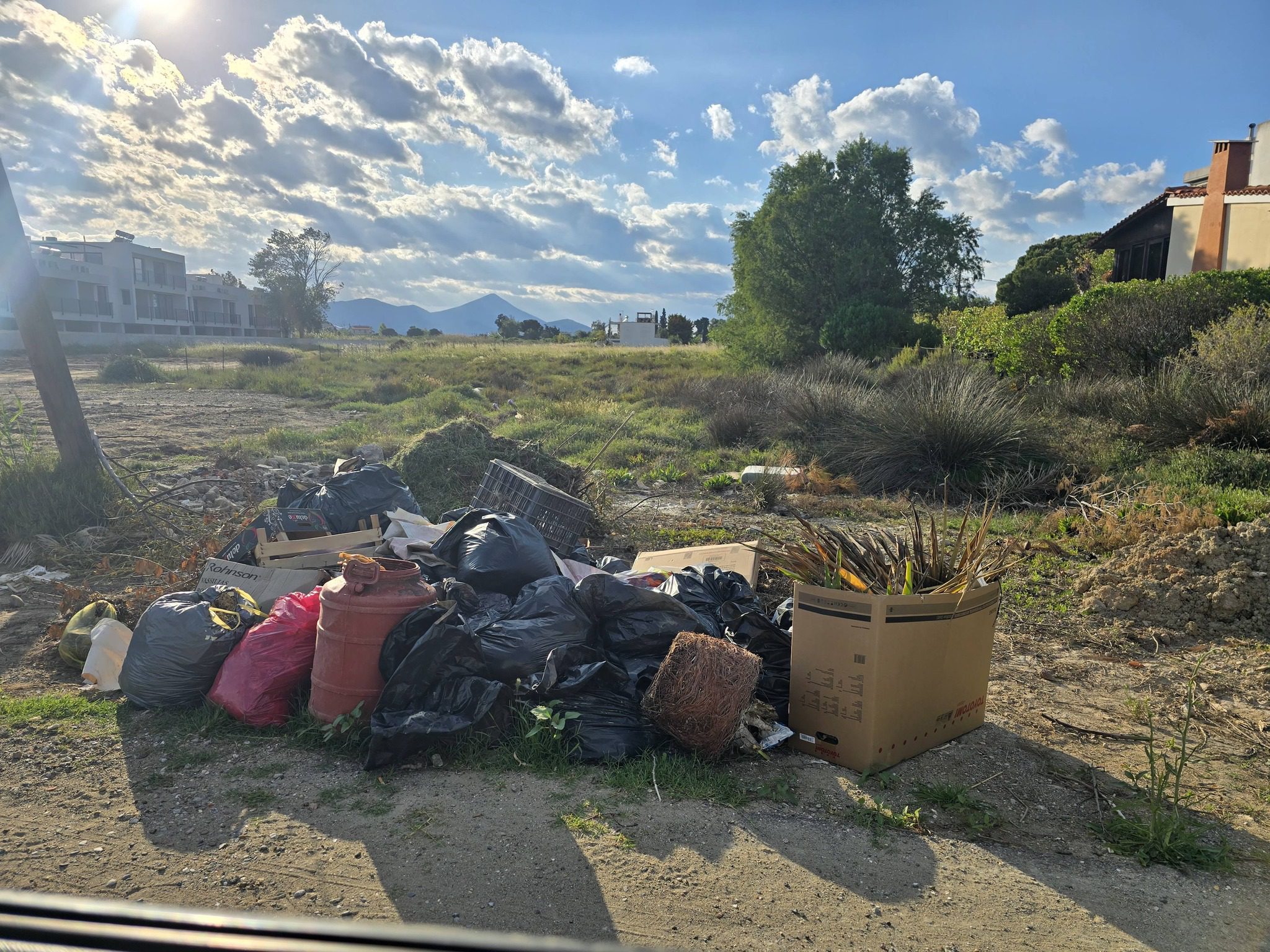 Πανικός για τα σκουπίδια στην Εύβοια: Στα κάγκελα οι πολίτες