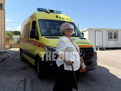 Συγκίνηση στην Πάτρα: 87χρονη που έχασε τα δυο παιδιά της σε τροχαίο, έκανε δωρεά ασθενοφόρου στο ΕΚΑΒ