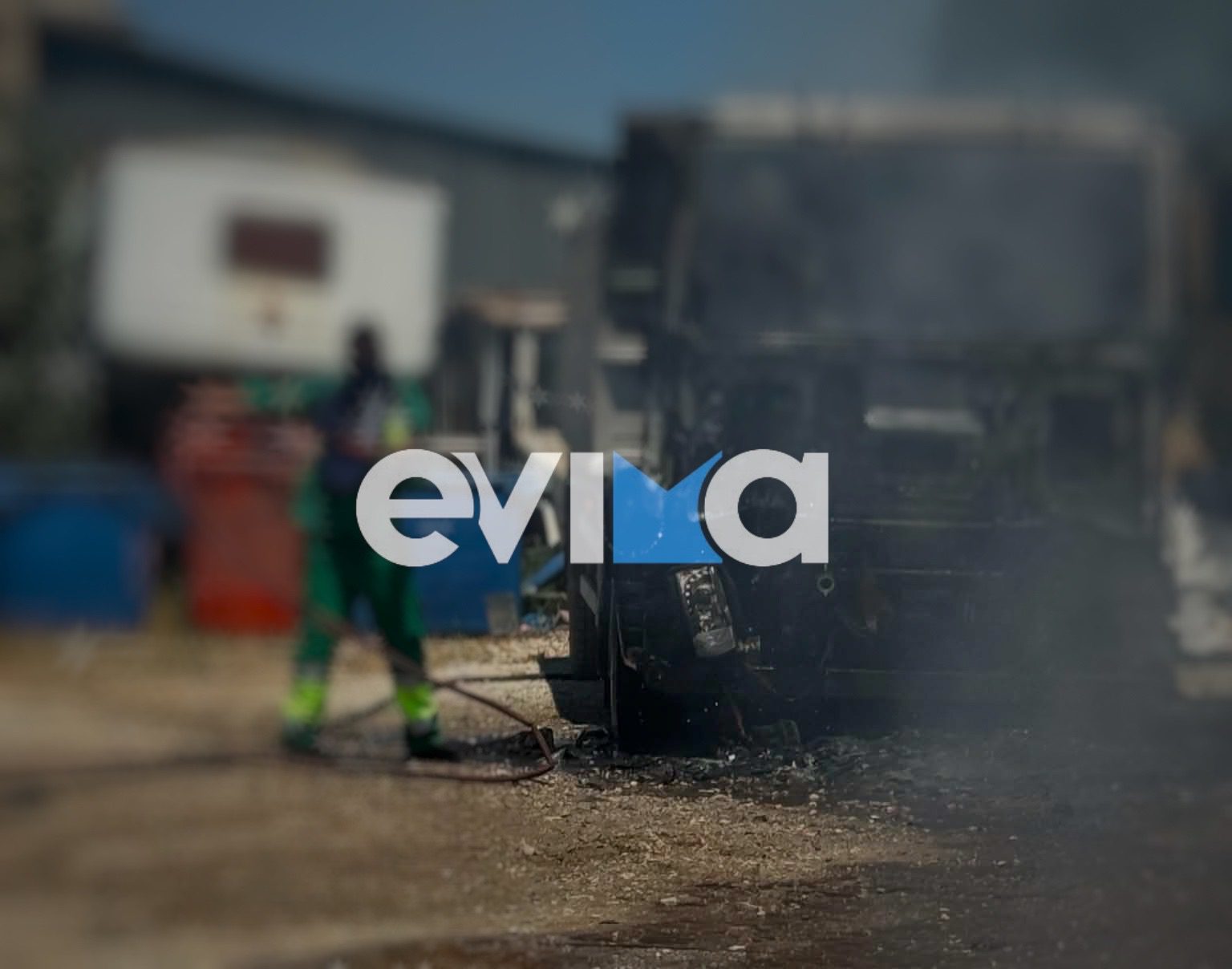 Συναγερμός στην Εύβοια για φωτιά δίπλα σε σούπερ μάρκετ