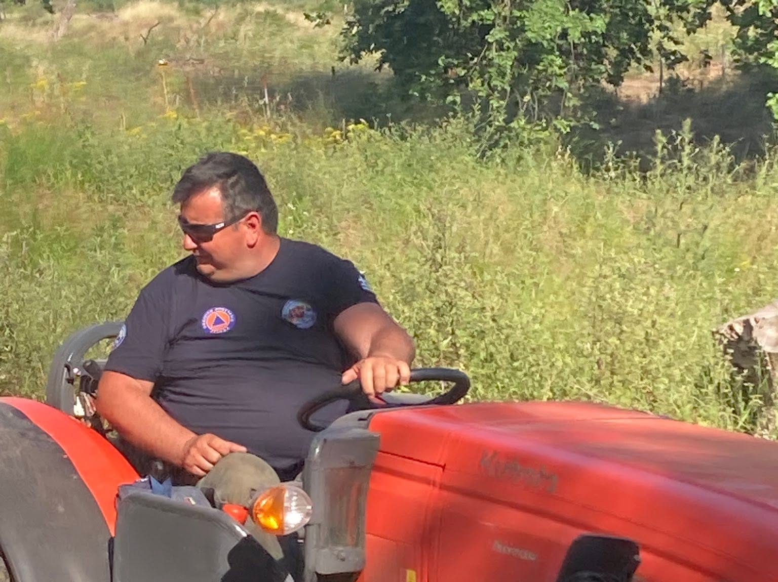 Οι εθελοντές κάνουν τα πάντα για την Εύβοια! Δείτε την παρέμβαση σε ξωκλήσι