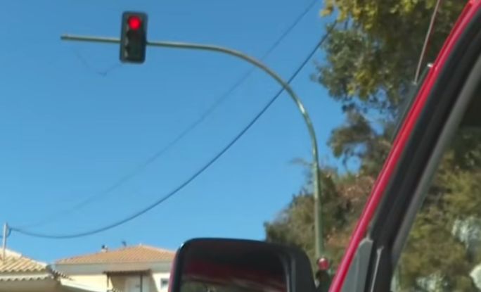 Που βρίσκεται το πιο «αργό» φανάρι της Ελλάδας – Σε κάνει να περιμένεις έως 7,5 λεπτά!