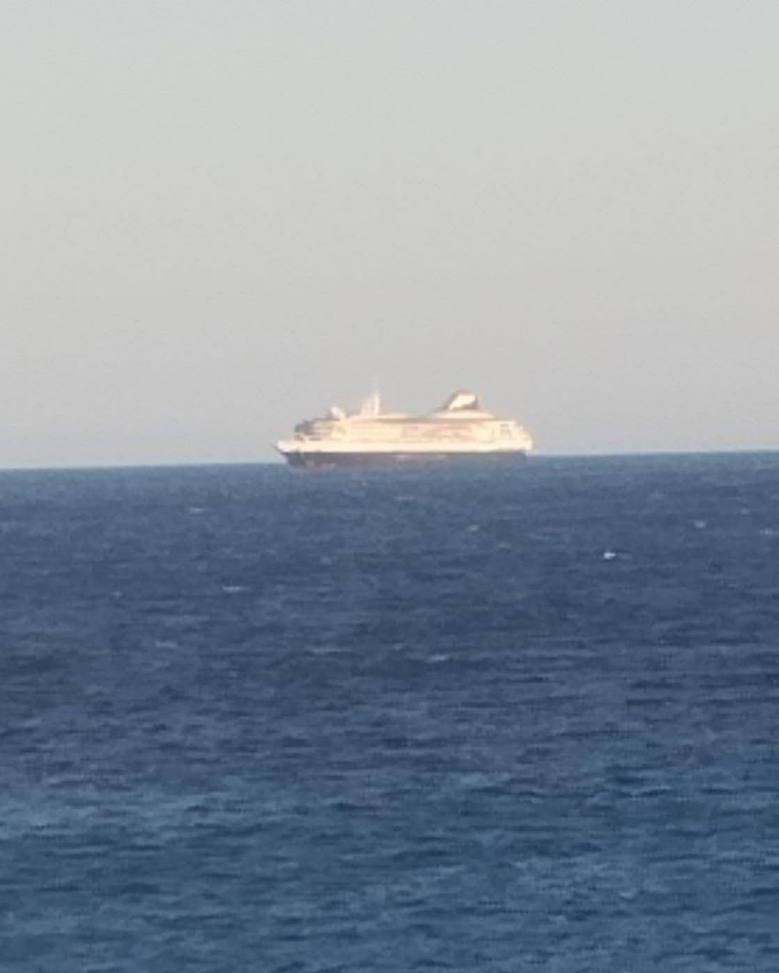 Εύβοια: Παρέμβαση-αστραπή για το κρουαζιερόπλοιο που βρίσκεται σε κόλπο του νησιού