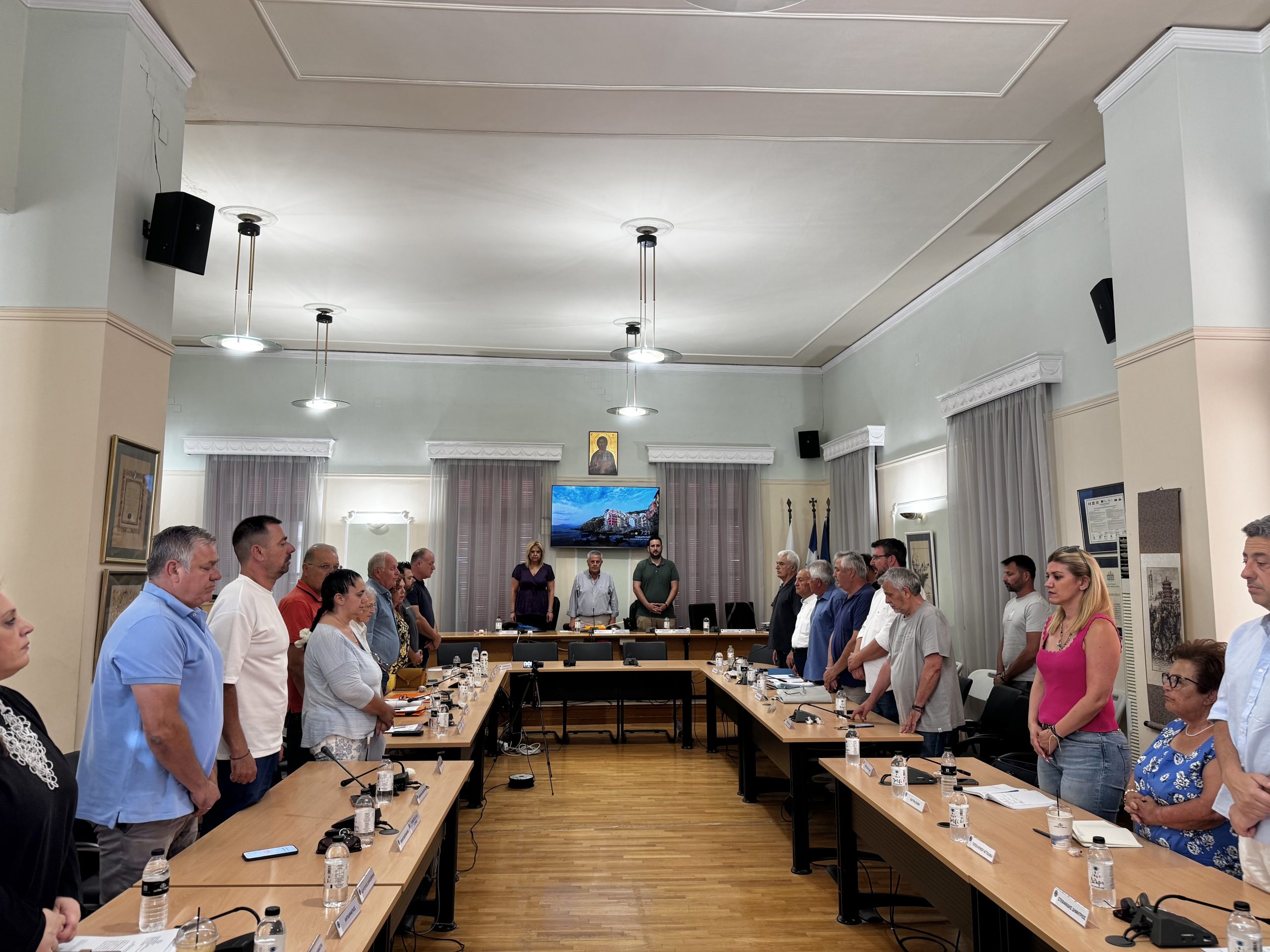 Χαλκίδα: Τι συζητήθηκε στο δημοτικό συμβούλιο για την Αυλίδα – Γιατί κράτησαν ενός λεπτού σιγή