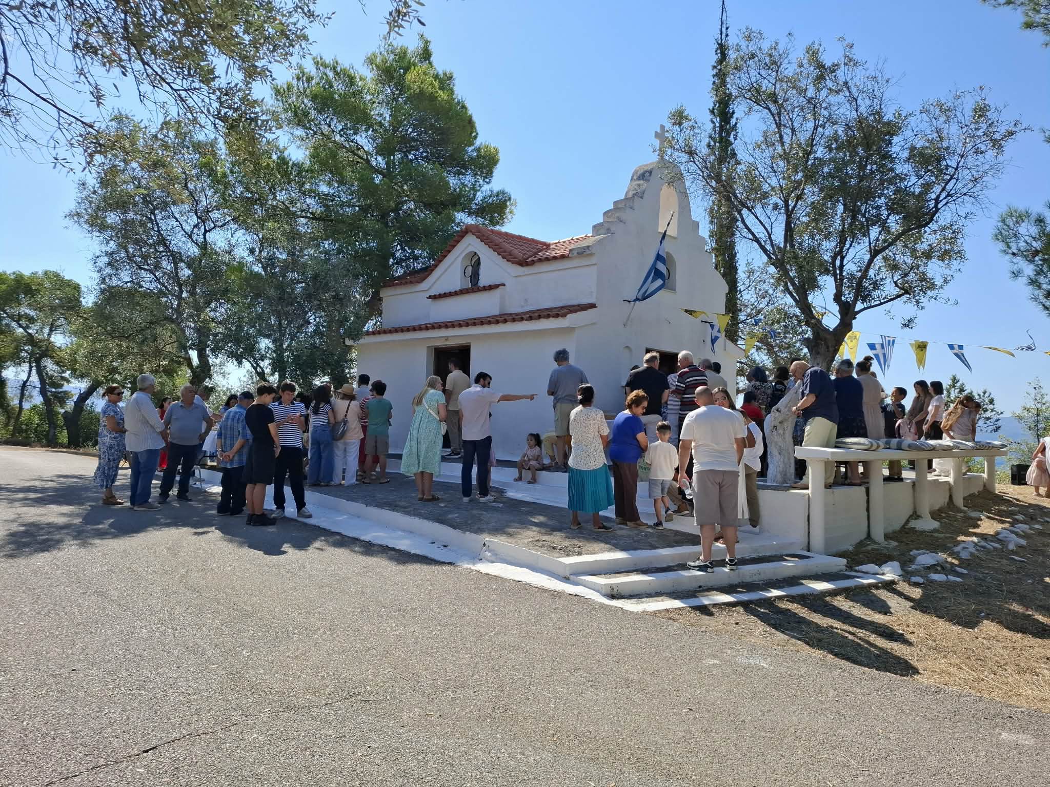 Εύβοια: Που βρίσκεται αυτό το γραφικό ξωκλήσι Πέτρου και Παύλου