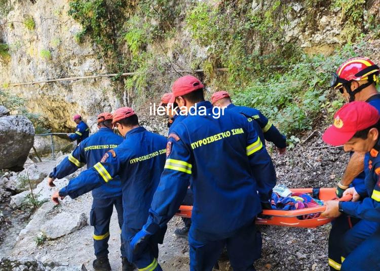 Λευκάδα: Βράχος έπεσε σε κεφάλι τουρίστριας – Νοσηλεύεται σε κρίσιμη κατάσταση