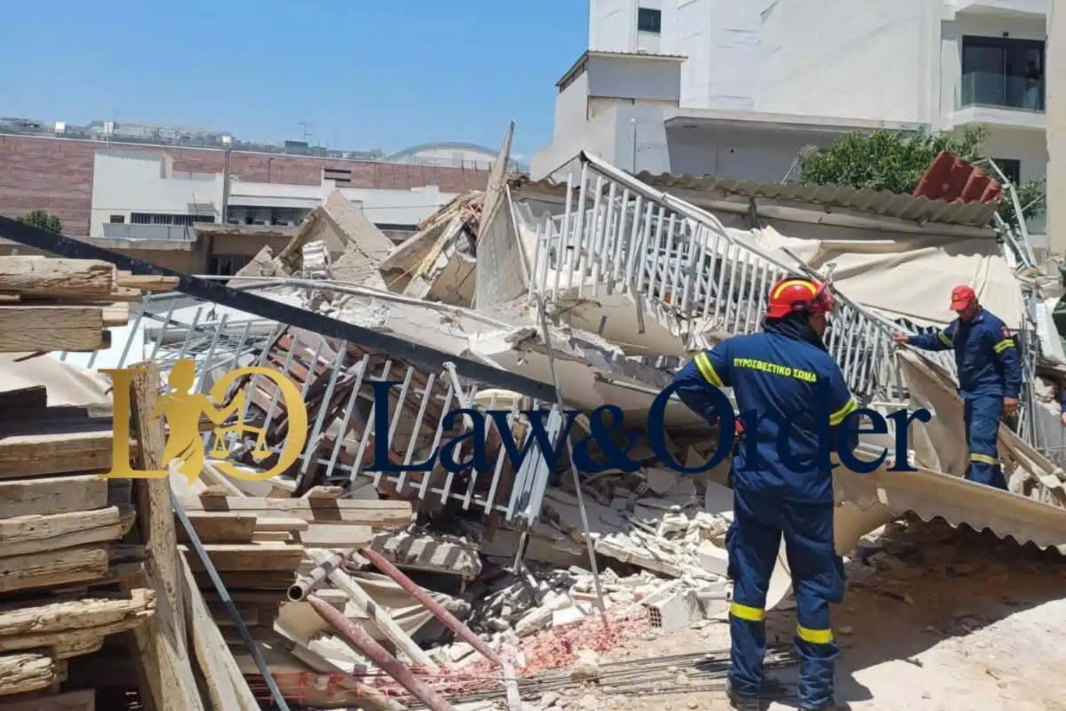 Κατέρρευσε πολυκατοικία στα Πετράλωνα – Βρέθηκε και η γυναίκα που αγνοούνταν, πέντε προσαγωγές (εικόνες & βίντεο)