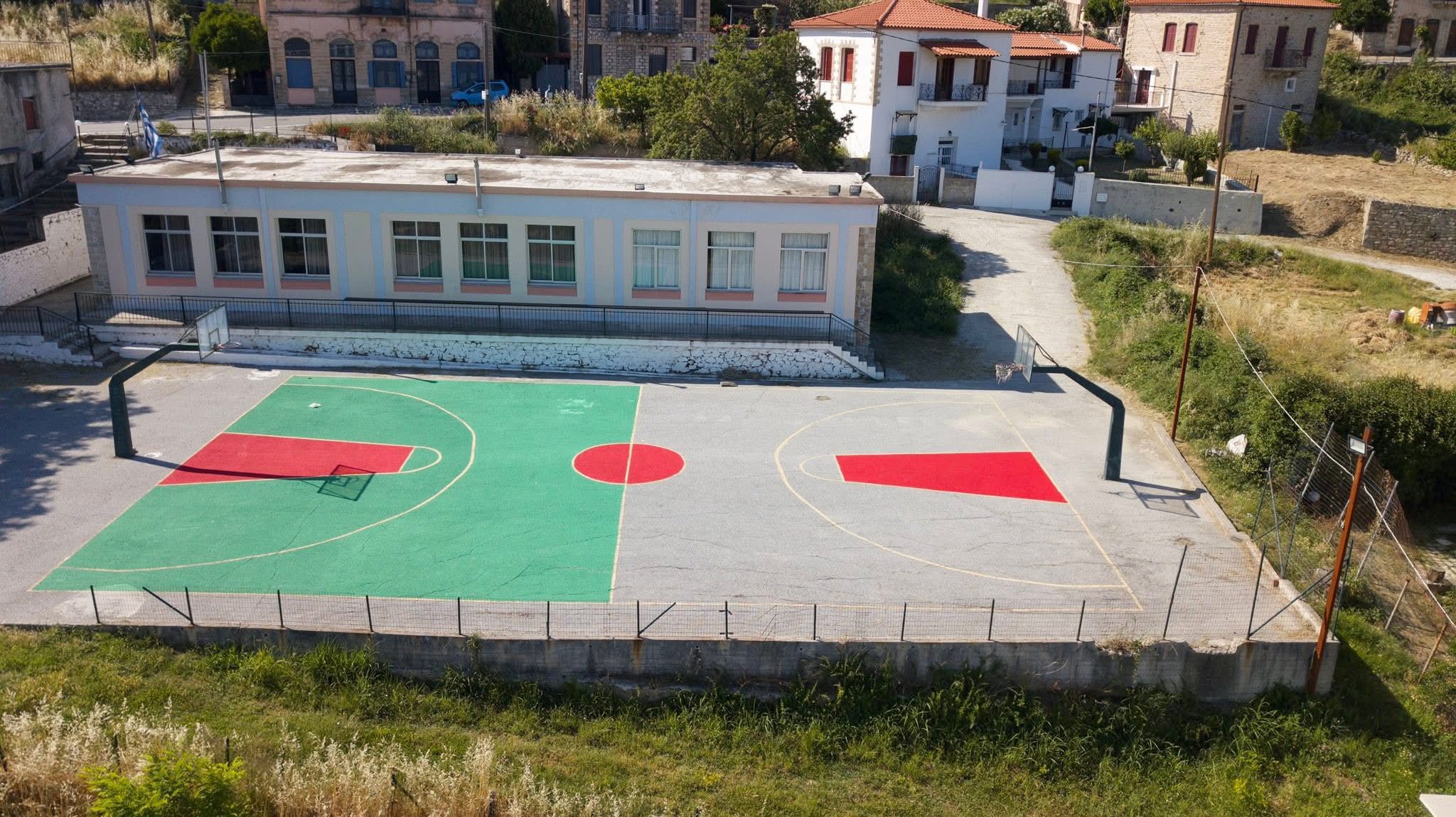 Η Εύβοια απέκτησε νέο ολοκαίνουργιο γήπεδο μπάσκετ – Εικόνες