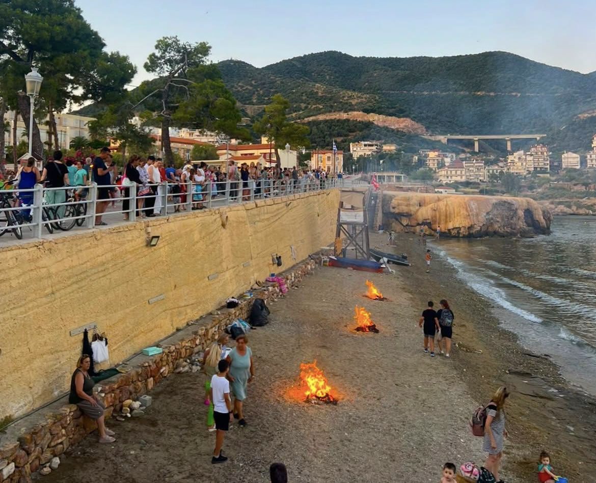 Βάζουν φωτιές σε παραλία της Εύβοιας: Πού θα γίνει το ξακουστό έθιμο