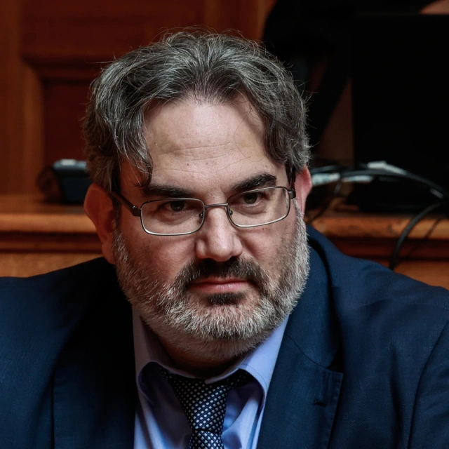 Παραιτήθηκε ο γγ του υπουργείου Περιβάλλοντος Ευθύμιος Μπακογιάννης: Συγγενείς του φέρεται να εμπλέκονται στο κύκλωμα με τις πολεοδομίες