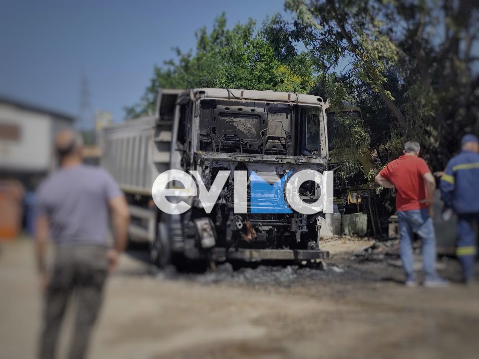 Εύβοια: Φωτιά σε εργοτάξιο, ζημιές σε δύο απορριμματοφόρα