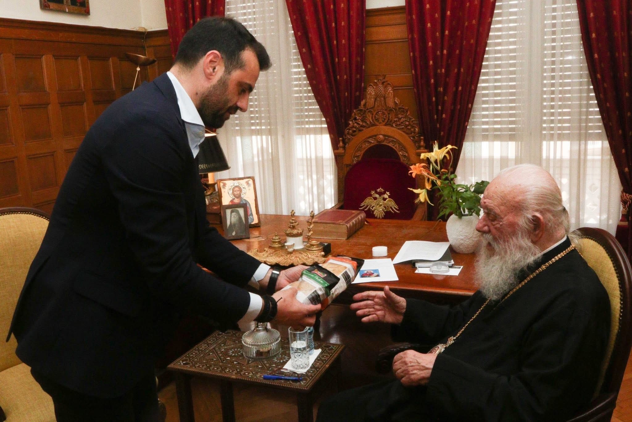 Στον Ιερώνυμο δήμαρχος της Εύβοιας! Τι δώρο του πρόσφερε