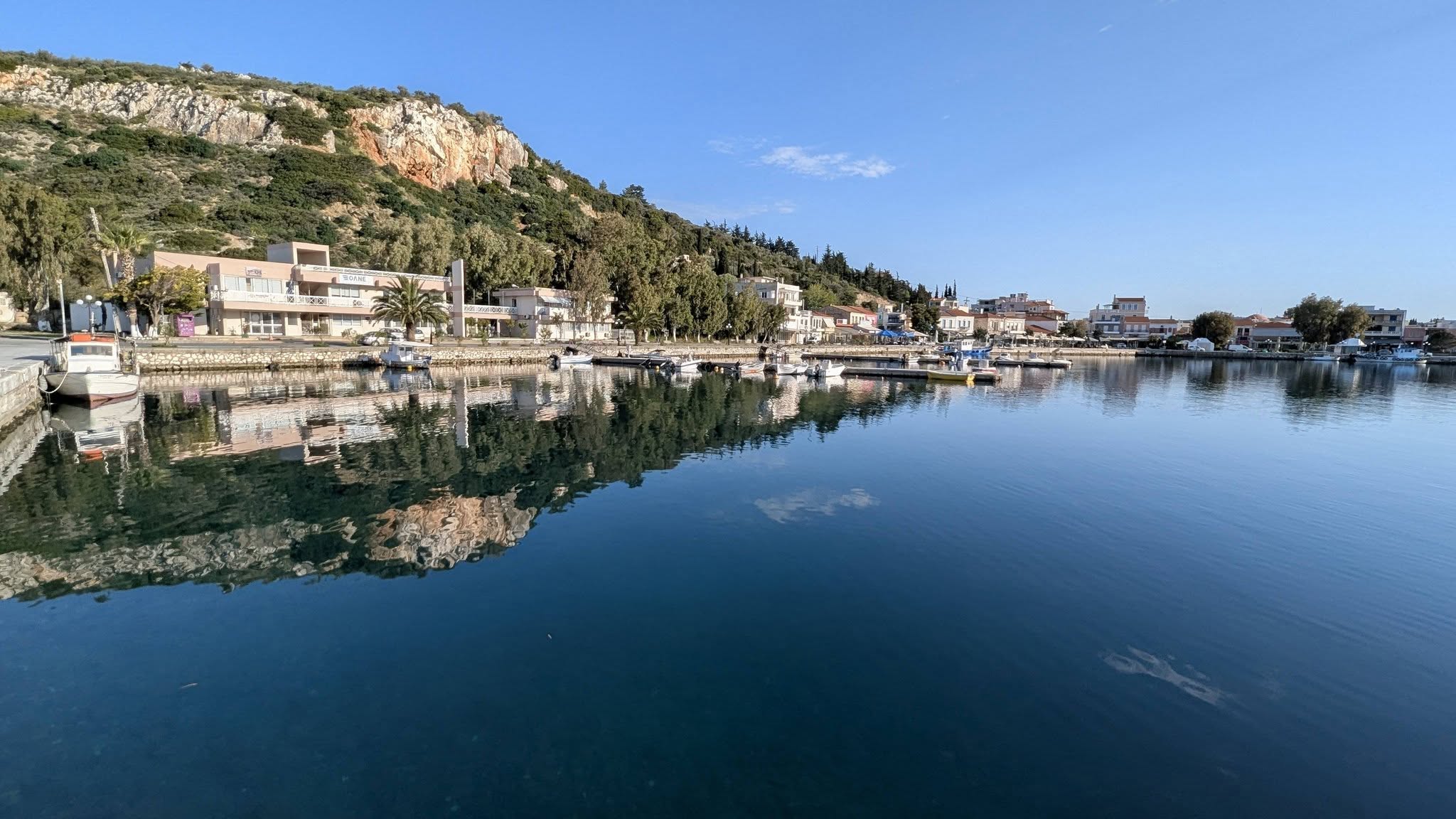 Αυτό το λιμάνι της Εύβοιας θα βγει από σκοτάδι