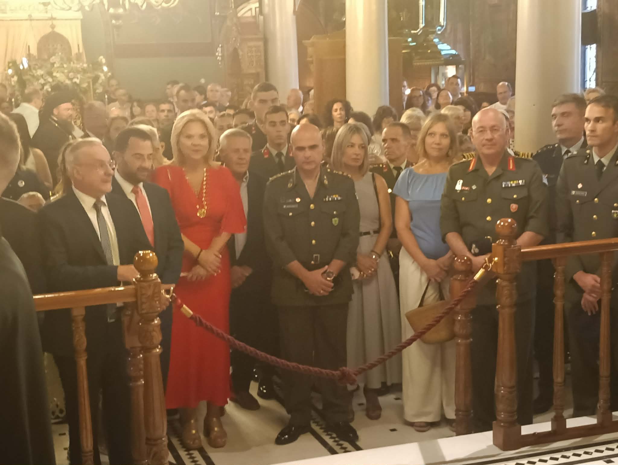 Χαλκίδα: Χιλιάδες πιστοί στον πανηγυρικό Εσπερινό της πολιούχου Αγίας Παρασκευής – Με κατάνυξη η μεγάλη γιορτή της πόλης