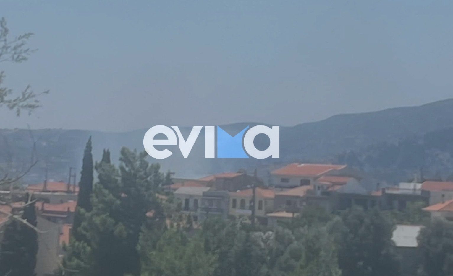 Φωτιά τώρα στην Εύβοια κοντά σε σπίτια