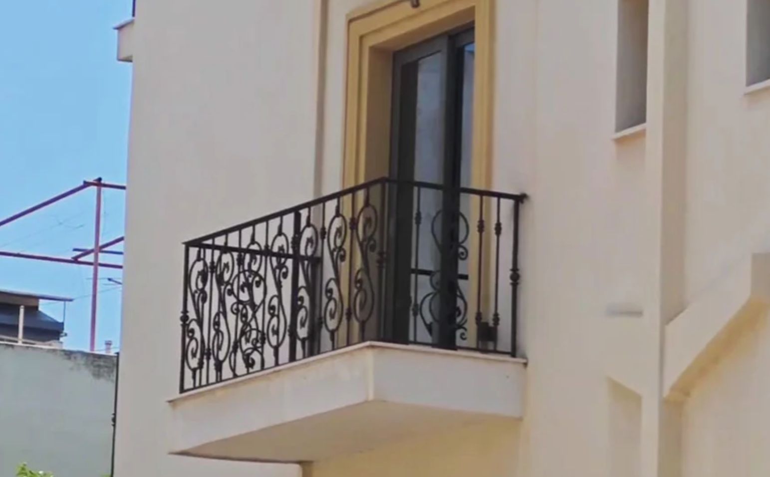 Χαλάνδρι: Εγκεφαλικά νεκρός 17χρονος Βρετανός που έπεσε από μπαλκόνι τα ξημερώματα