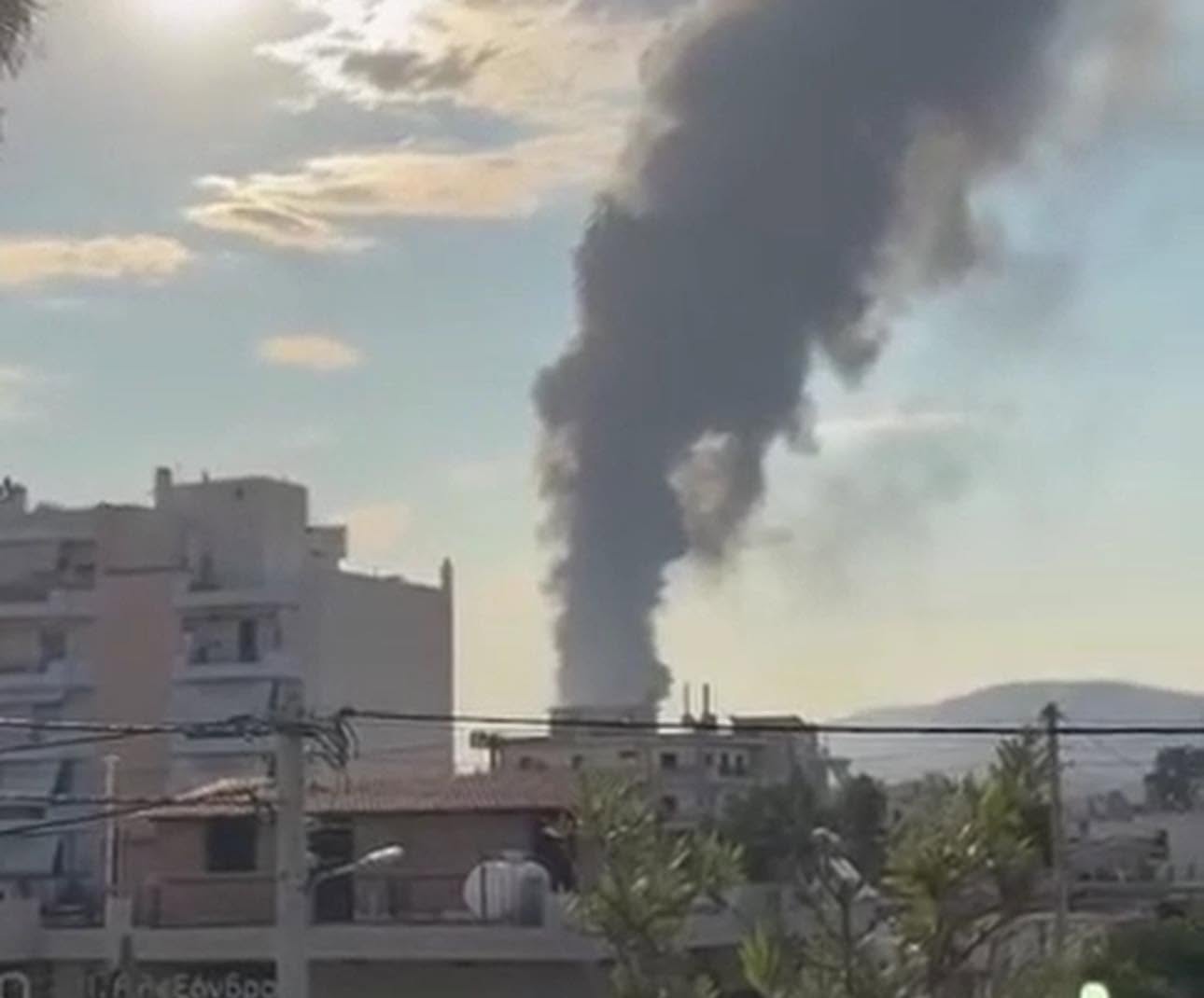Μεγάλη φωτιά τώρα στον Ασπρόπυργο: Έστειλαν μήνυμα του 112 για εκκένωση