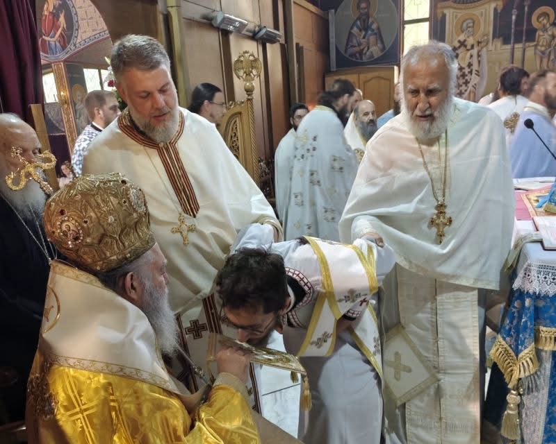 Συγκινητική χειροτονία στη Μητρόπολη Χαλκίδος