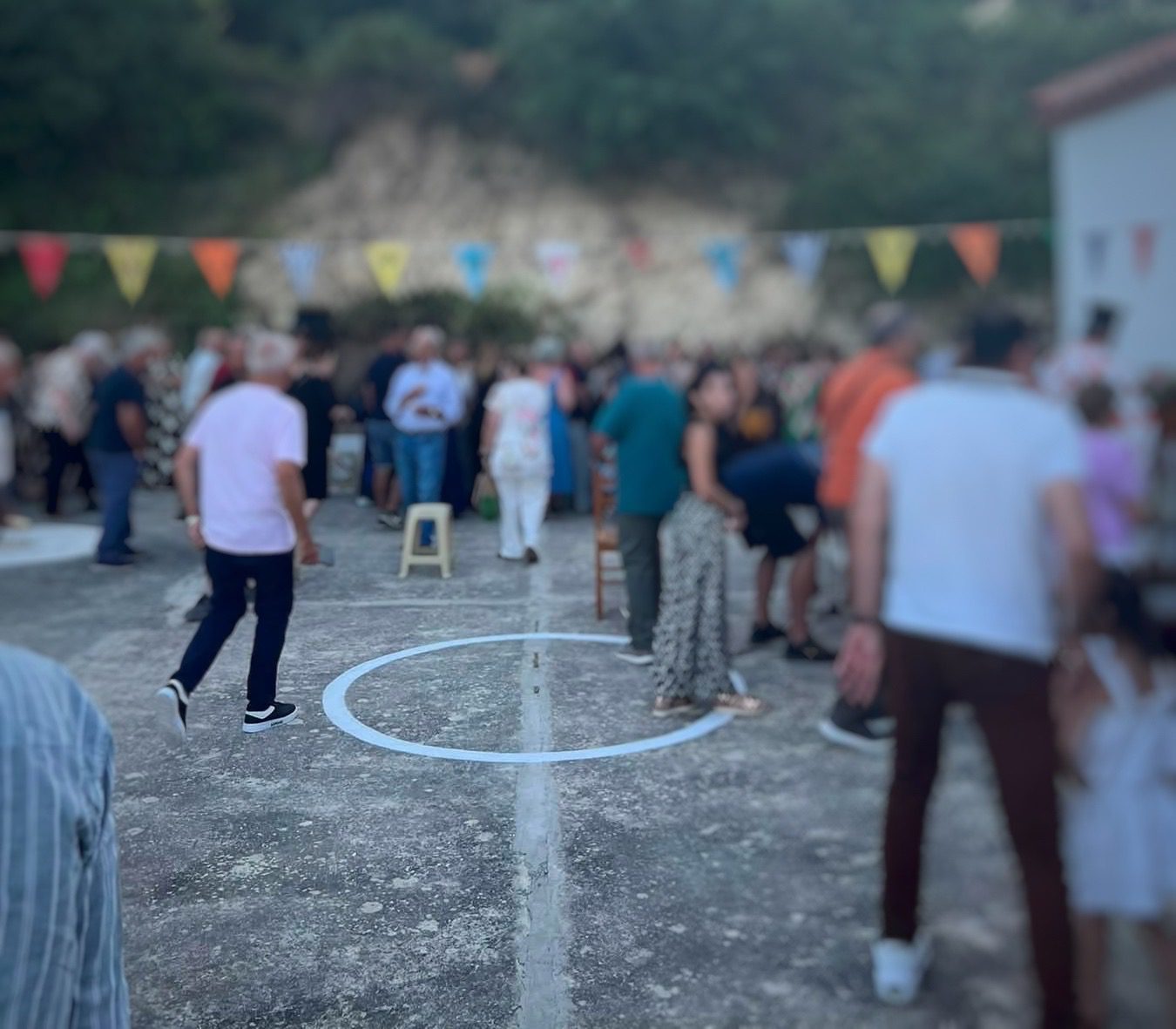 Με κατάνυξη ο εσπερινός σε γραφικό ξωκλήσι της Αγίας Κυριακής στην Εύβοια
