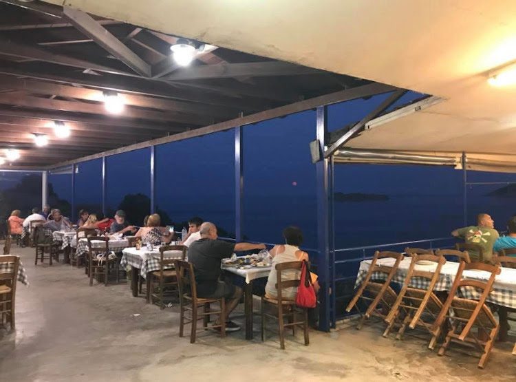Είσαι διακοπές στη Νότια Εύβοια: Έλα να φας καλά στην ψαροταβέρνα Λιανή Άμμο