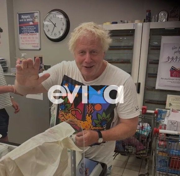 Αποκλειστικό evima.gr: Σε σούπερ μάρκετ της Καρύστου ο Μπόρις Τζόνσον