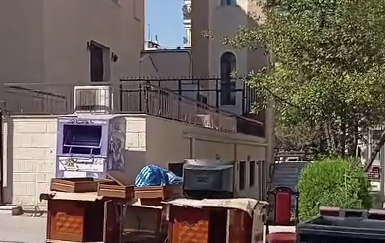 Σάλος στην Εύβοια: Έκαναν σκουπιδότοπο προαύλιο εκκλησίας- Βίντεο