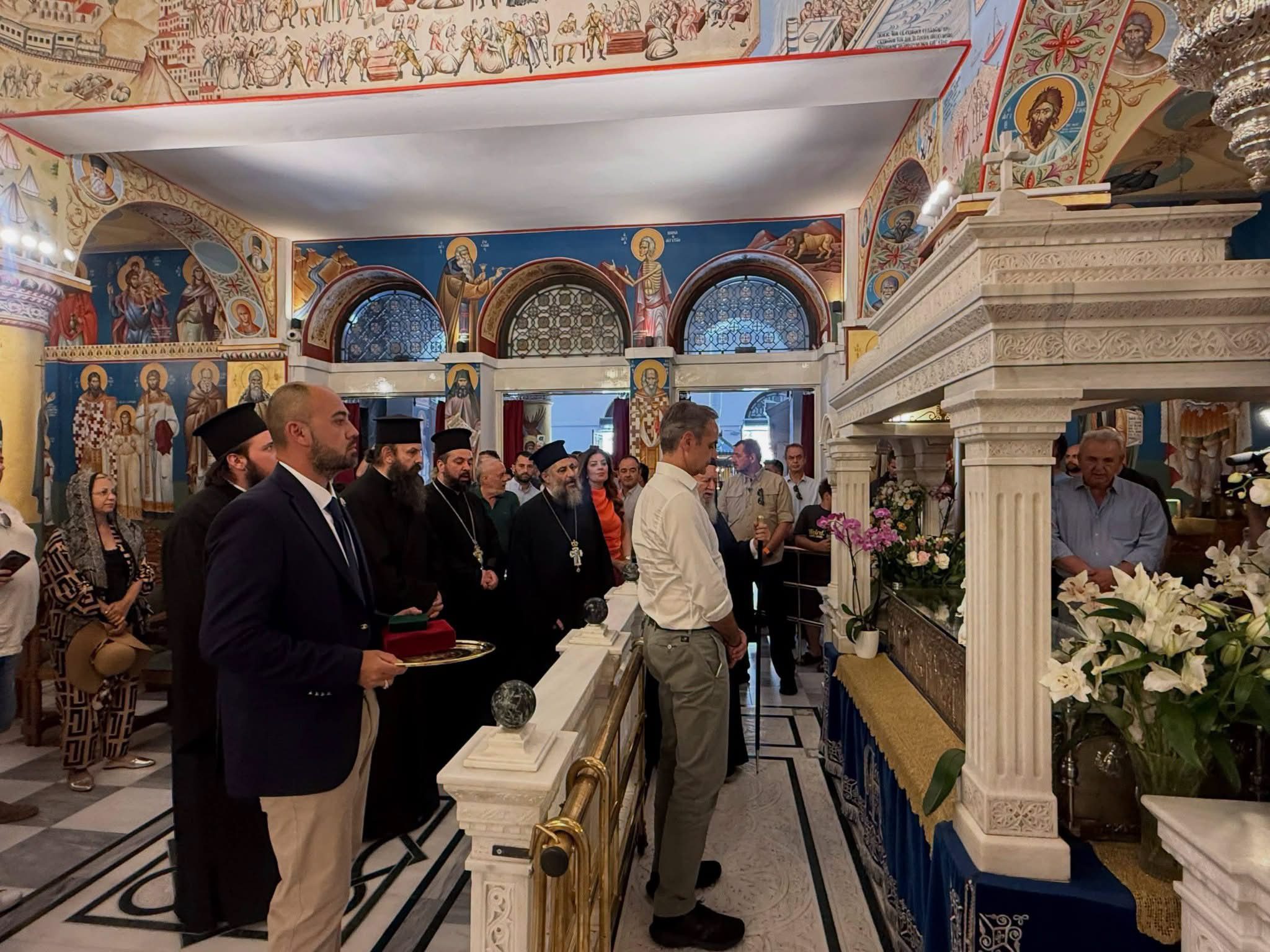 Συγκίνησε η επίσκεψη του Κυριάκου Μητσοτάκη στον Άγιο Ιωάννη τον Ρώσο στην Εύβοια
