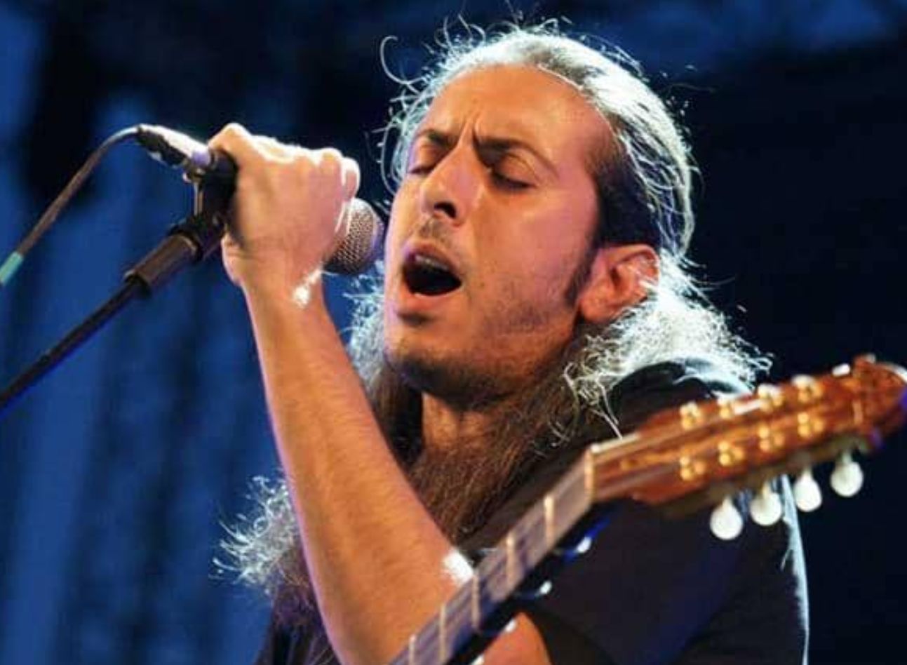 Σταμάτησε ξαφνικά η συναυλία πασίγνωστου τραγουδιστή στην Εύβοια – Δείτε τι συνέβη