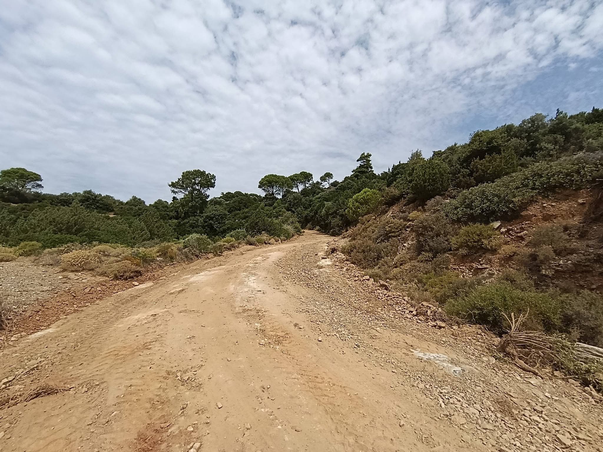 Έφτιαξαν τον δρόμο για ακόμα μια μαγική παραλία της Εύβοιας