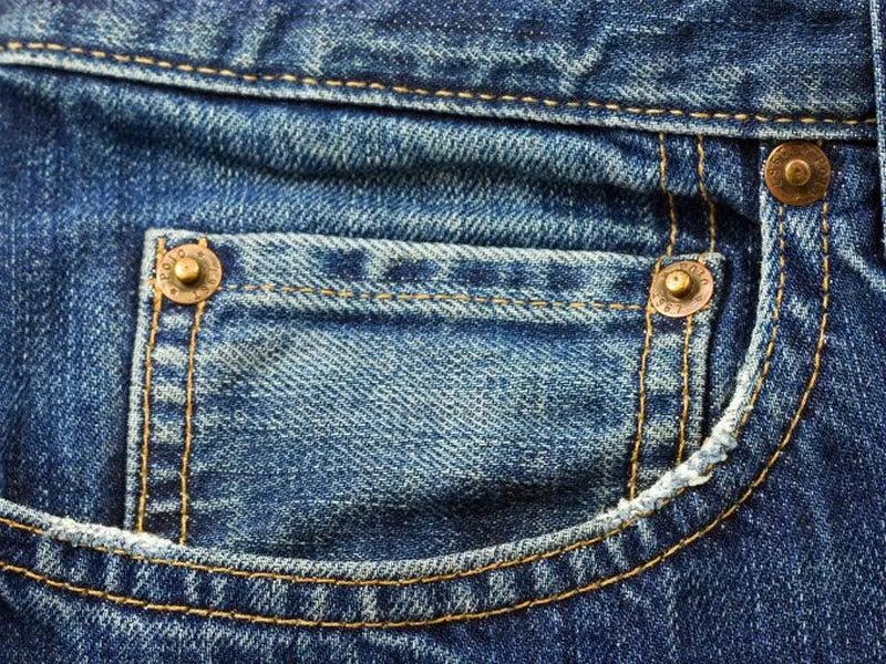 Για ποιο λόγο τα τζιν έχουν μικρά μεταλλικά πριτσίνια στις τσέπες